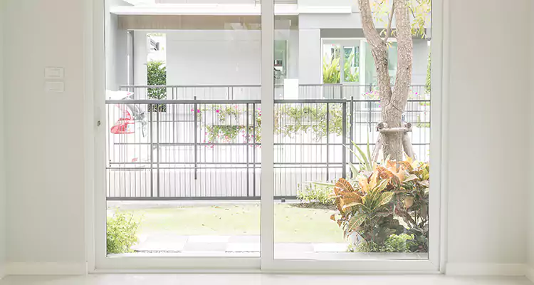 Balcony Screen Door Repair in Holiday, FL