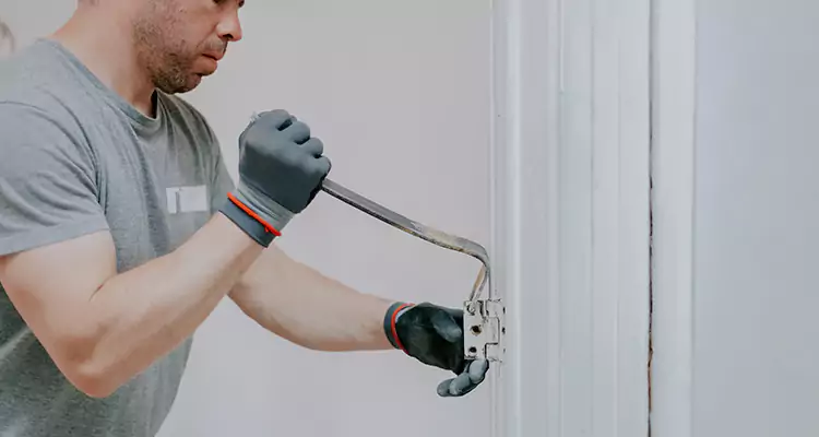Cracked Door Jamb Repair in Holiday, FL