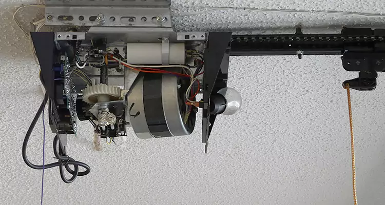 Emergency Garage Door Opener Repair in Holiday, FL