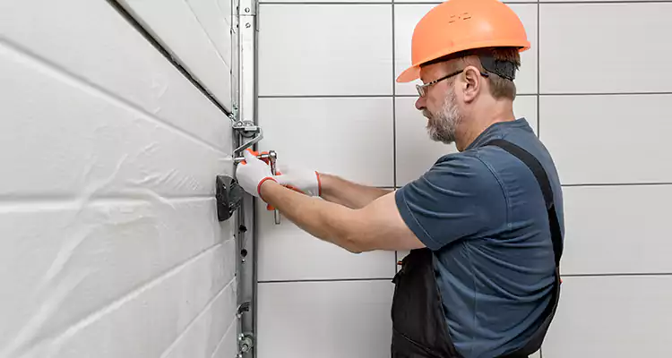 Emergency Garage Door Repair in Holiday, FL