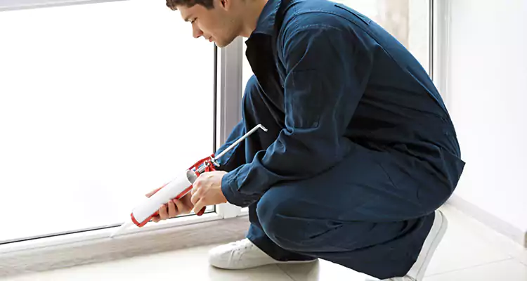 Window Glass Caulk Repair in Holiday, FL