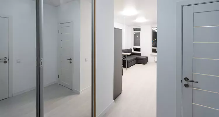 Modern Mirrored Closet Doors Repair in Holiday, FL
