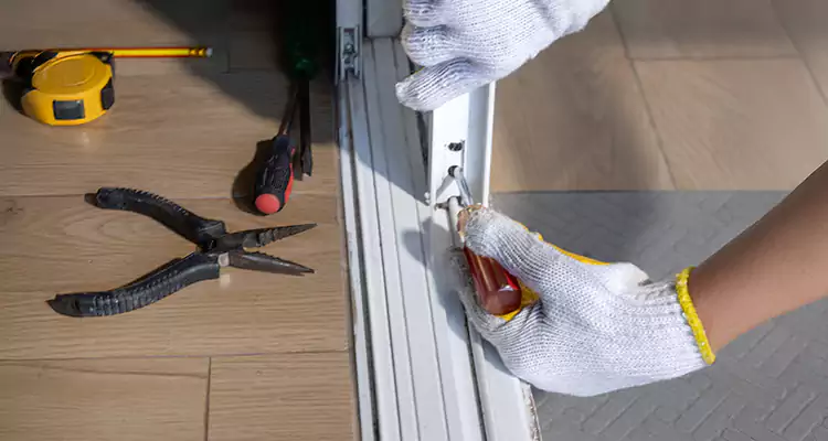 Closet Sliding Door Track Repair in Holiday, FL