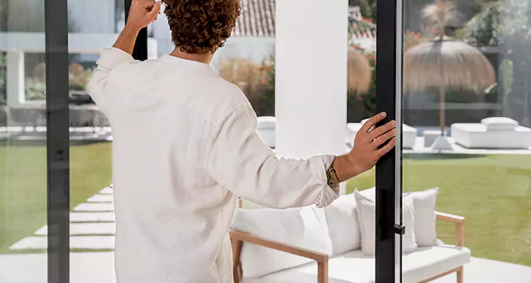 Sliding Screen Door Maintenance for Closing Issues in Holiday, FL